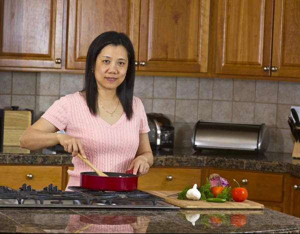 Asian mom cooking at home — Stock Photo, Image