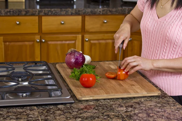 Cutting vegetables — Stock Photo, Image