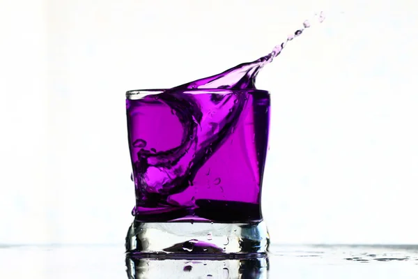 Всплеск коктейльного напитка — стоковое фото