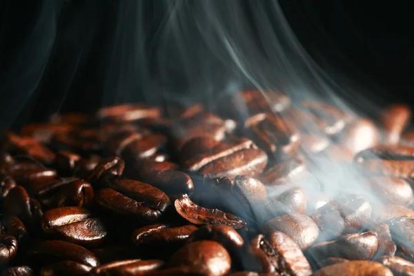 Kaffe i rök — Stockfoto