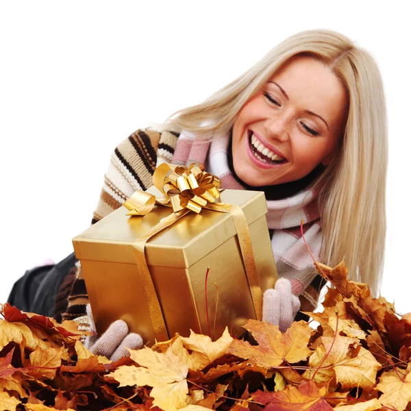 Nő vesz őszi ajándék — Stock Fotó