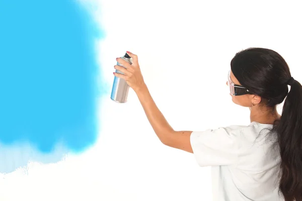 Woman paints the wall — Stock Photo, Image