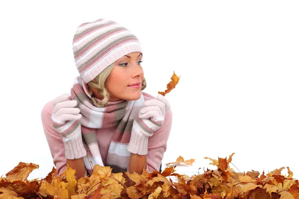 Herbstfrau im Atelier — Stockfoto