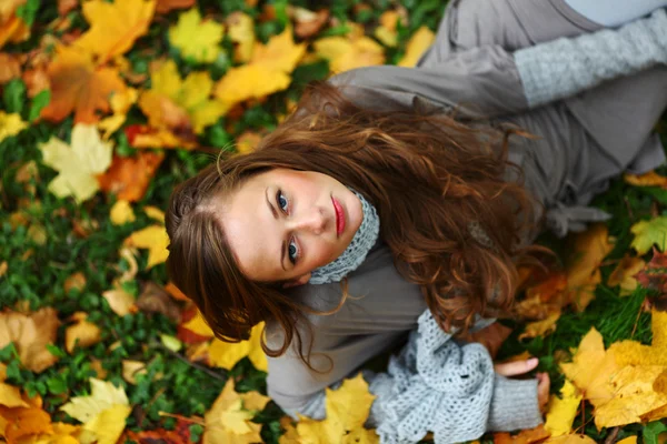 Mujer de otoño — Foto de Stock