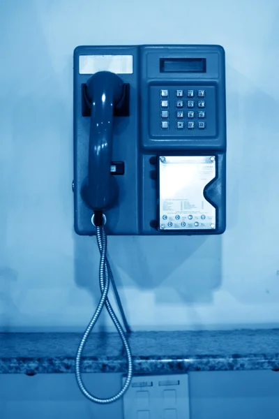 Телефон на стене — стоковое фото