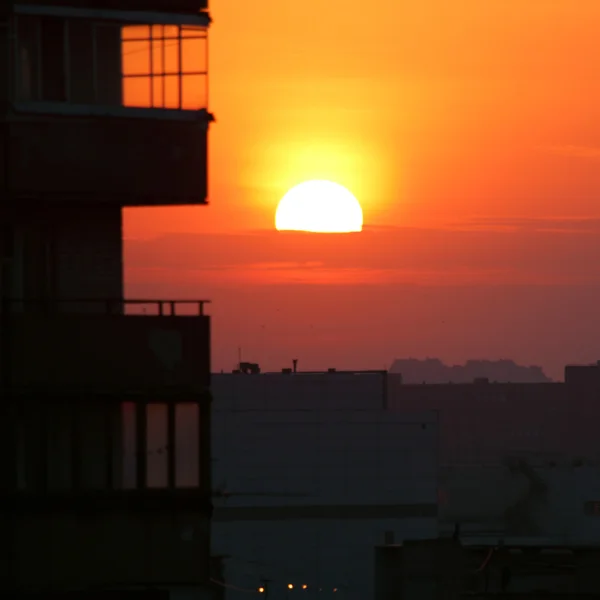 Sol no céu do por do sol — Fotografia de Stock