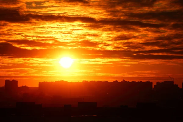 Cidade nascer do sol — Fotografia de Stock