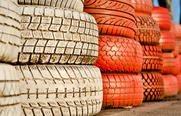 Close up of racetrack fence of white and red of old tires — Stock Photo, Image