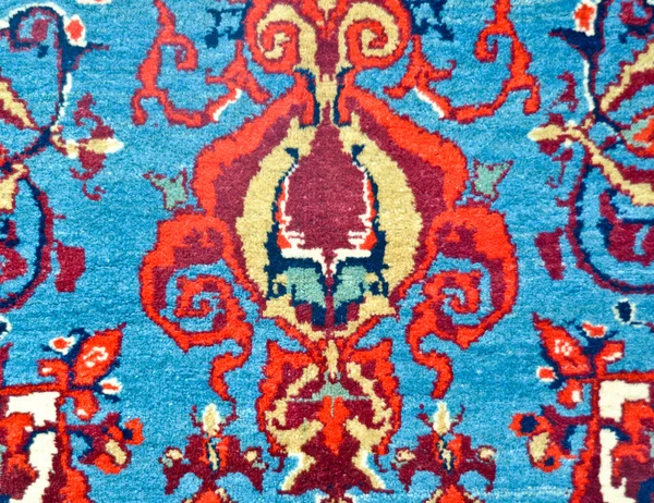 Alfombra hecha a mano de lana de color primer plano —  Fotos de Stock