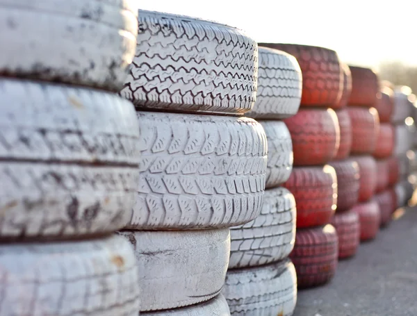 Racetrack fence of white and red of old tires — Stock Photo, Image
