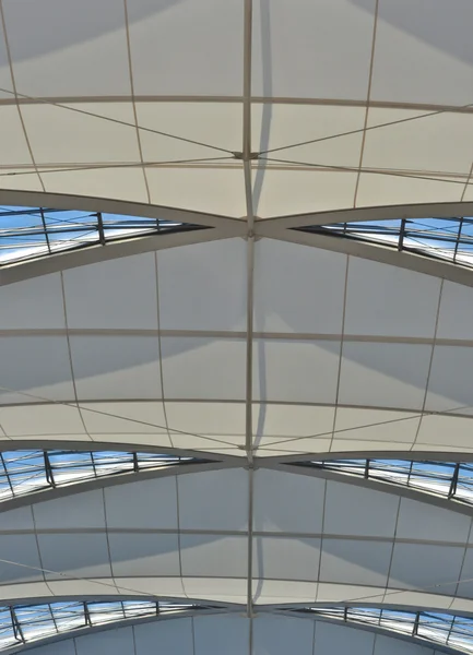 Vaulted ceiling of the high-tech at Munich Airport — Stock Photo, Image