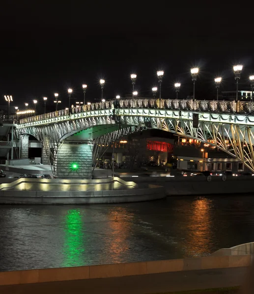 Νυχτερινή άποψη στην Πατριαρχική γέφυρα. Μόσχα. Ρωσία — Φωτογραφία Αρχείου