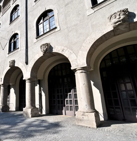 Antico edificio con archi Monaco di Baviera, Germania — Foto Stock