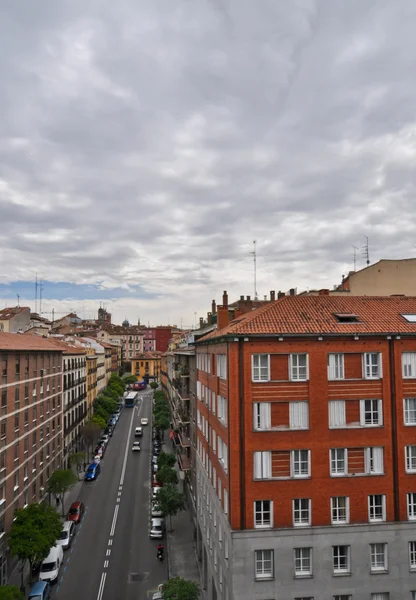 Типичная улица Мадрида в день — стоковое фото