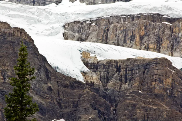 Formazioni di ghiaccio sulle montagne rocciose canadesi — Foto Stock
