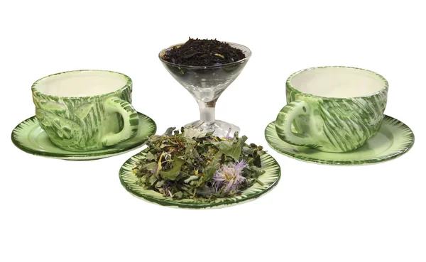 Svart både gräsbevuxen te och grönt muggar på vit bakgrund — Stockfoto