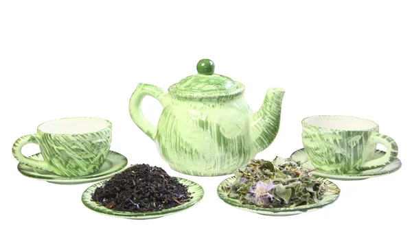Zielony imbryk z talerzy kubki i herbaty na białym tle — Zdjęcie stockowe