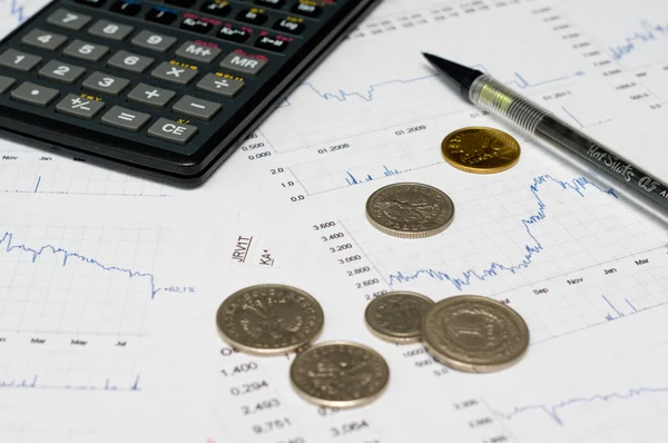 Kalkulačka, peníze, graf a tužka — Stock fotografie