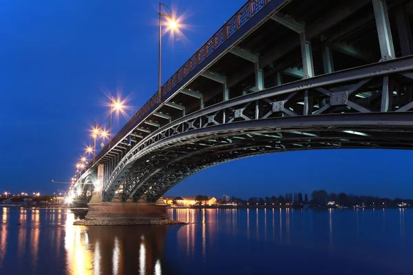Theodor-Heuss-Brücke in Mainz — Stockfoto
