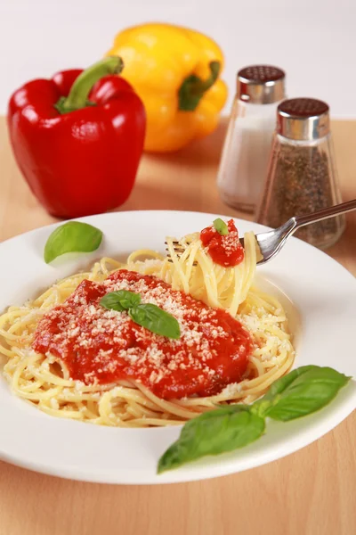 Comida fresca de espagueti — Foto de Stock