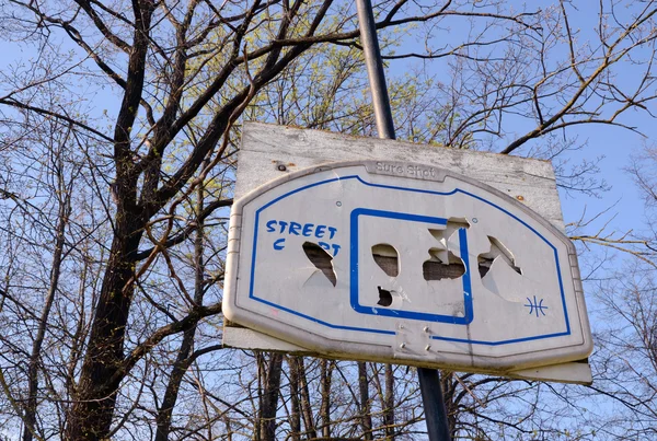 Broken street basketball board. — Stock Photo, Image