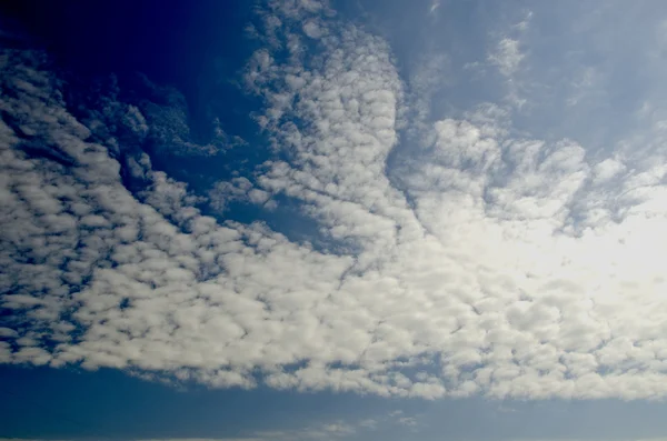 積雲の満天の背景. — ストック写真