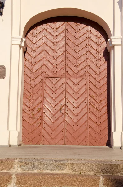Ilginç eski kahverengi kapı. — Stok fotoğraf