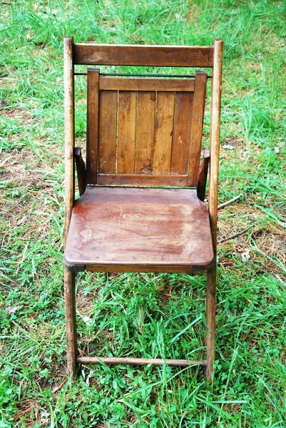 Старый стул — стоковое фото