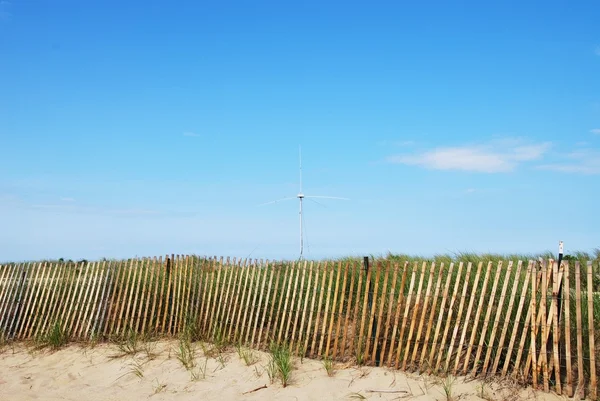 Kerítés szép tengerpart és az óceán — Stock Fotó