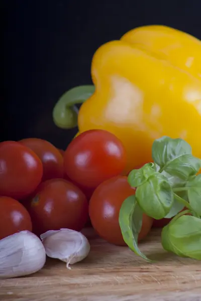 Gemüsemischung auf schwarzem Grund — Stockfoto