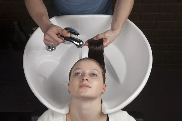 Мытье волос Стоковая Картинка