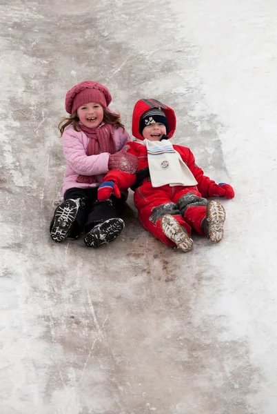 Children on icy descent — Stock Photo, Image