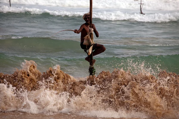 传统的斯里兰卡高跷渔夫 — 图库照片