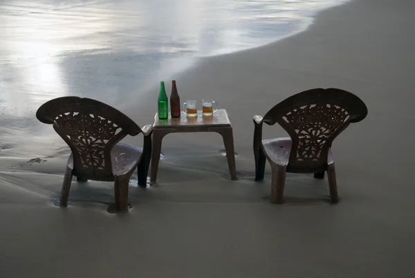 在海滩上的椅子 免版税图库图片