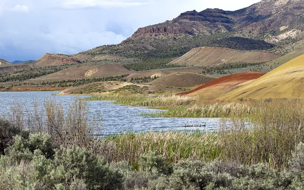 Reservoaren på målade hills. — Stockfoto