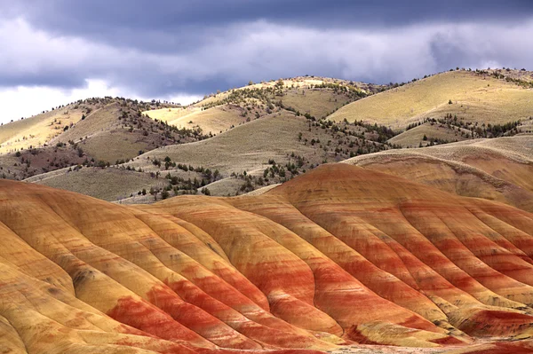 Boyalı Hills canlı renkler. — Stok fotoğraf