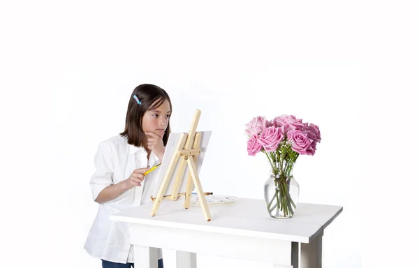 Pensando en cómo pintar flores . — Foto de Stock