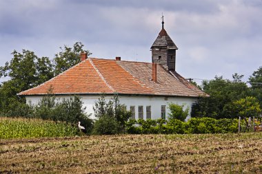 eski terkedilmiş kilise