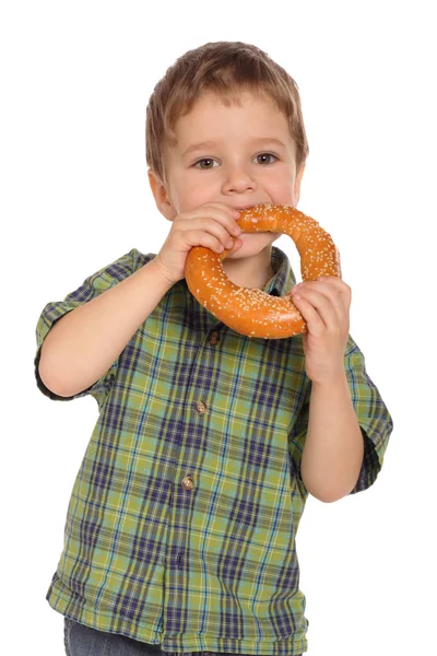 Little boy eating bagel — Stok fotoğraf