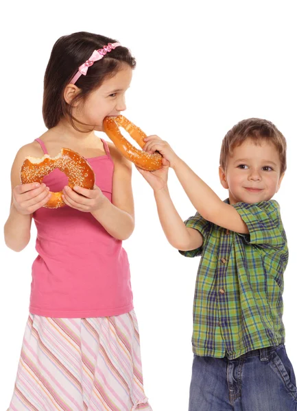 Little children with bagels — Stock Photo, Image