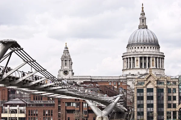 St Paul`s Cathedral and Millennium Bridge — Stock Photo, Image