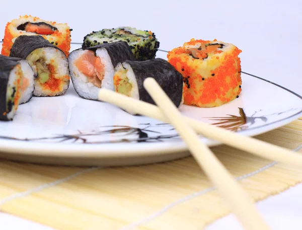 Comida japonesa tradicional, Sushi — Fotografia de Stock