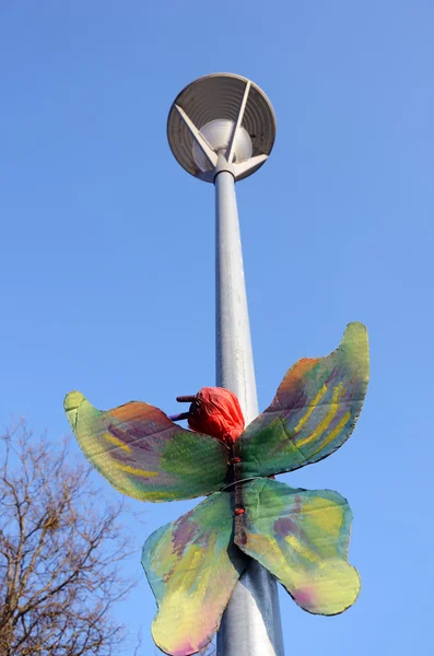 Paper butterfly on park lamp — Stock Photo, Image