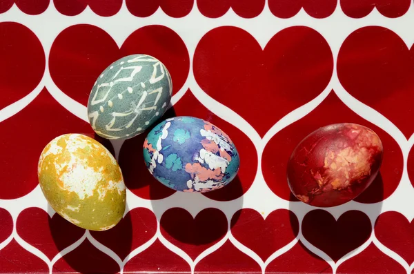 Kleurrijke Pasen egss op haard achtergrond — Stockfoto