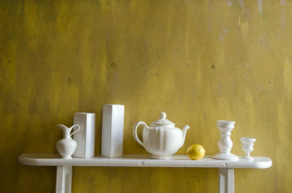 Bodegón blanco y amarillo — Foto de Stock