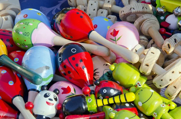 Brinquedos de madeira na feira — Fotografia de Stock