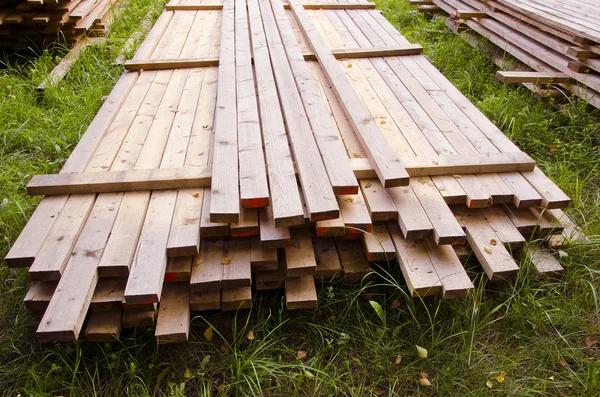 New planks on the grass — Stock Photo, Image