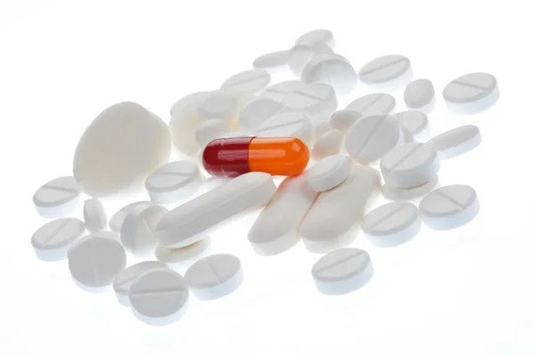 Grupp av vita piller — Stockfoto