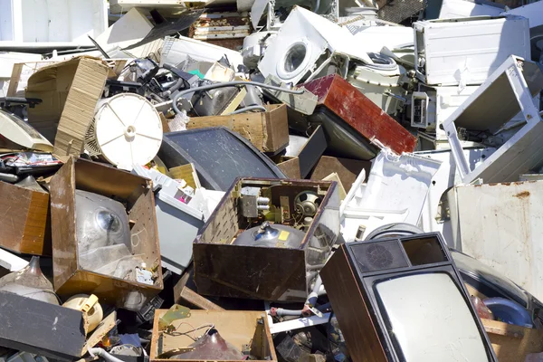 Dump the old broken appliances — Stock Photo, Image