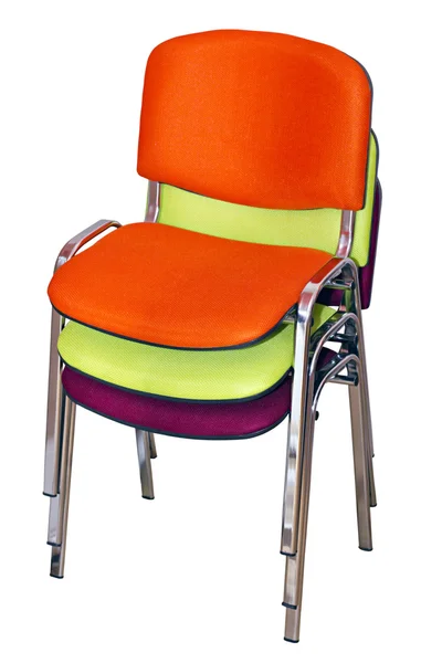 Tres sillas para los visitantes posaron uno en el otro —  Fotos de Stock